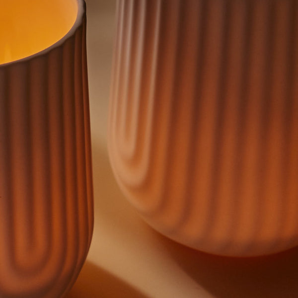 Load image into Gallery viewer, Lanterne Arc Scented Porcelain Candle, Eau Currant
